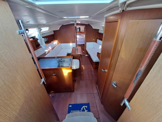 Beneteau Oceanis 37 preowned for sale