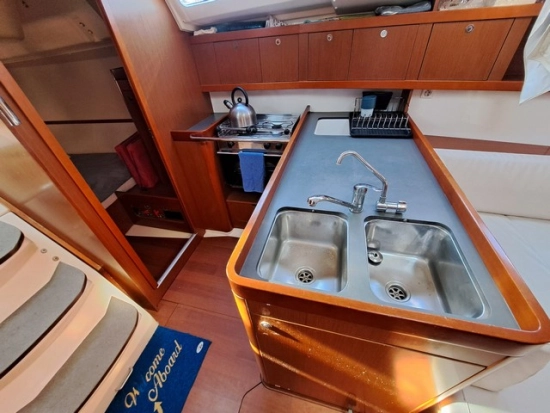 Beneteau Oceanis 37 preowned for sale