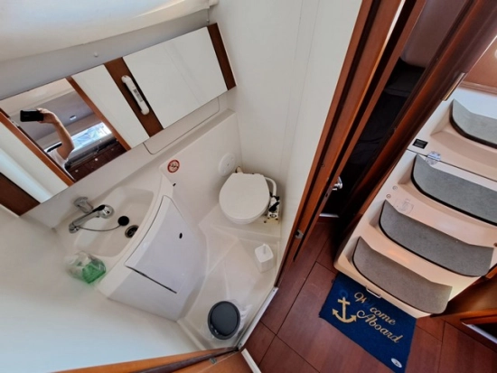 Beneteau Oceanis 37 preowned for sale