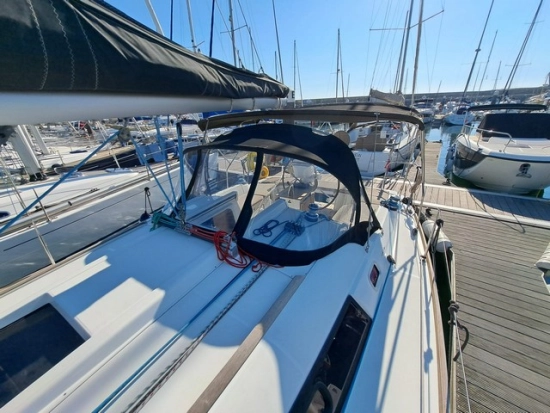 Beneteau Oceanis 37 preowned for sale