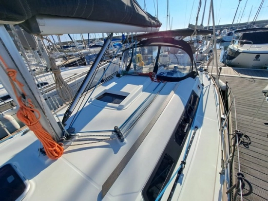 Beneteau Oceanis 37 preowned for sale