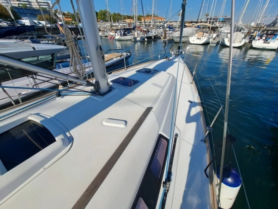 Beneteau Oceanis 37 preowned for sale