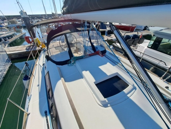 Beneteau Oceanis 37 preowned for sale