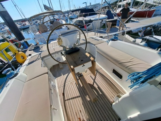 Beneteau Oceanis 37 preowned for sale