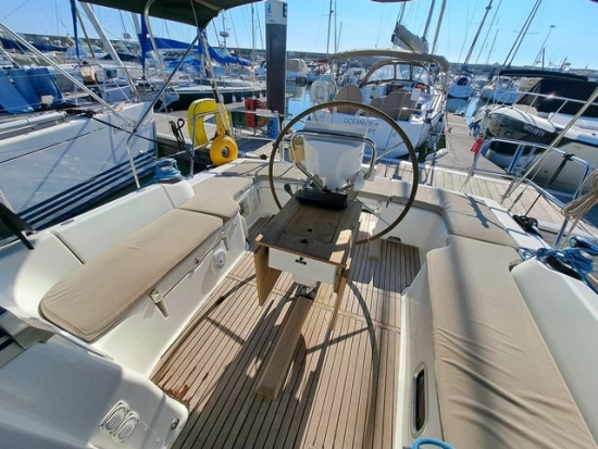 Beneteau Oceanis 37 preowned for sale