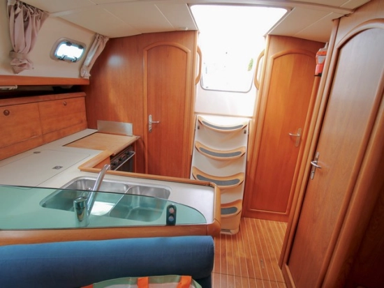 Jeanneau Sun Odyssey 37 preowned for sale