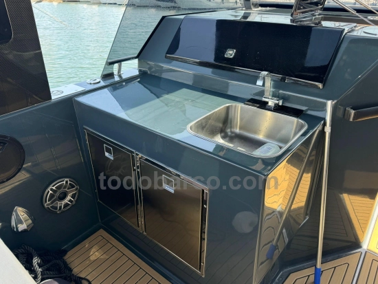 Tesoro Yachts Power cat 38 preowned for sale