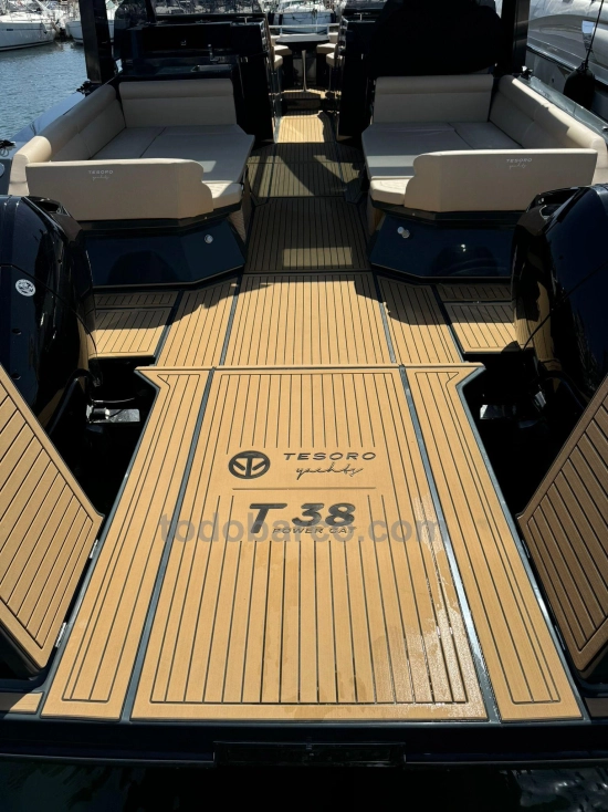 Tesoro Yachts Power cat 38 preowned for sale