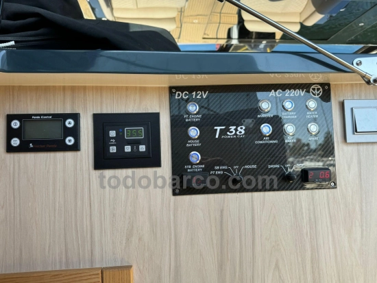 Tesoro Yachts Power cat 38 preowned for sale