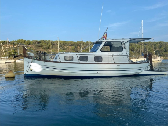 Capeador Conquistador 43 preowned for sale