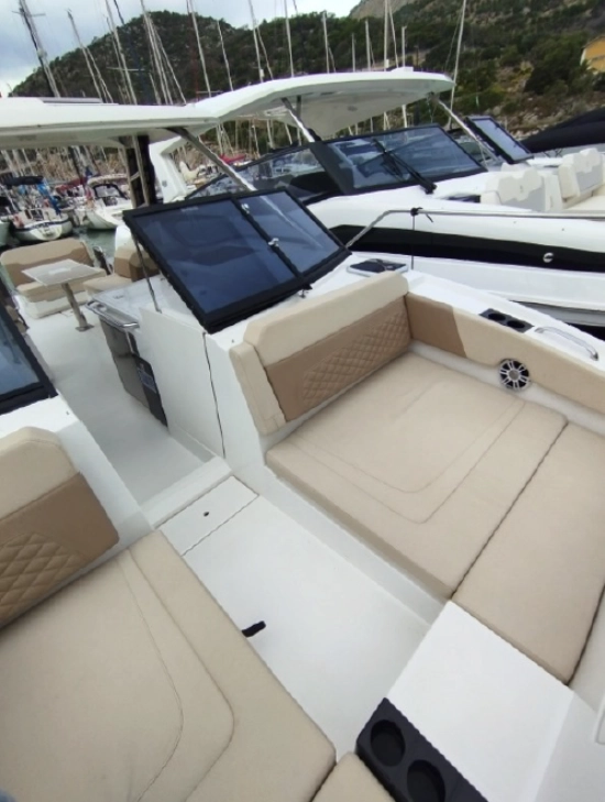 Aquila 32 Sport preowned for sale