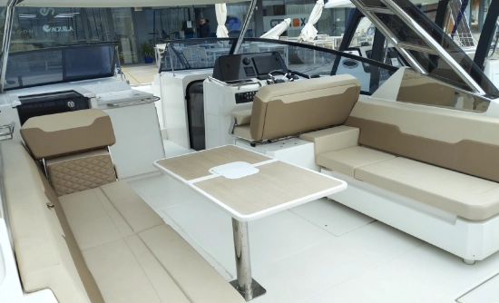 Aquila 32 Sport preowned for sale