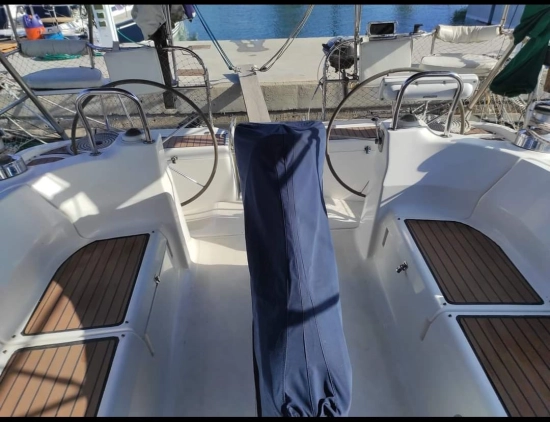 Hunter 49 preowned for sale