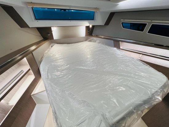 Sealine C335 neuf à vendre