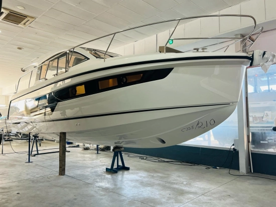 Sealine C335 neuf à vendre