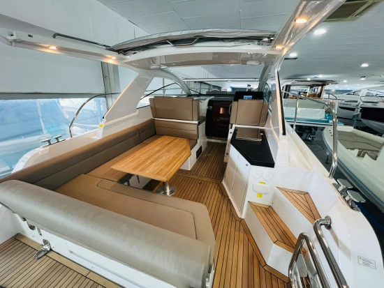 Sealine S335 neu zum verkauf