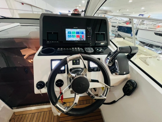 Sealine S335 neu zum verkauf