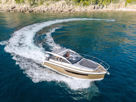 Sealine S335V neuf à vendre