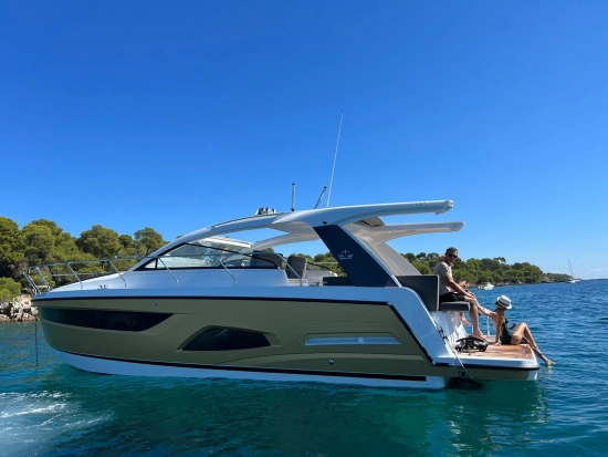 Sealine S390 neuf à vendre