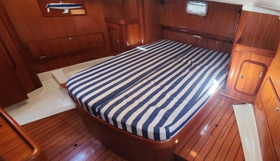 Beneteau Oceanis 44 CC preowned for sale