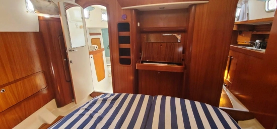 Beneteau Oceanis 44 CC preowned for sale