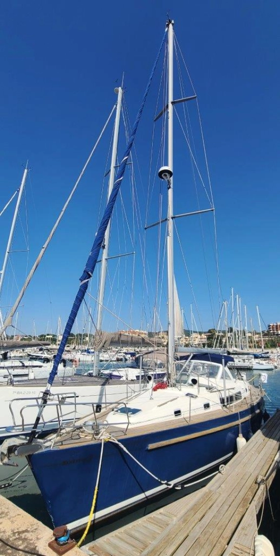 Beneteau Oceanis 44 CC preowned for sale