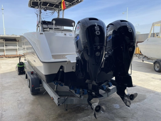 Boston Whaler 240 Outrager preowned for sale