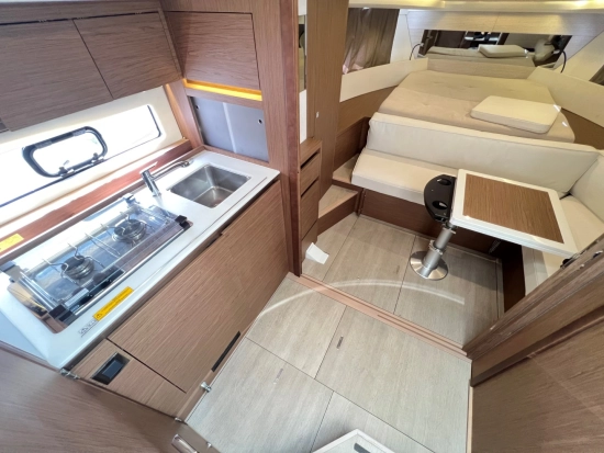 Jeanneau LEADER 36 SPORTOP gebraucht zum verkauf