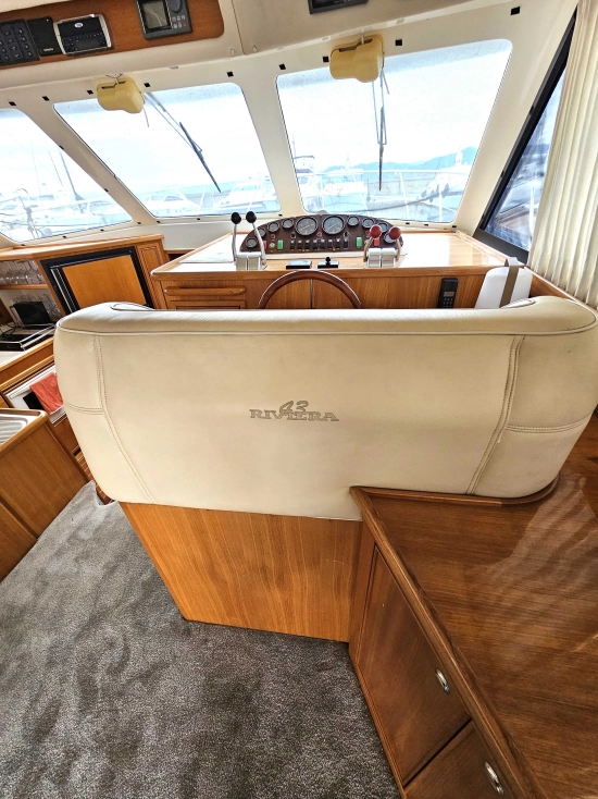 RIVIERA MARINE Riviera 43 fly preowned for sale