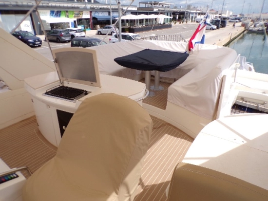 Sealine T60 preowned for sale