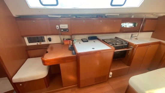 Beneteau Oceanis 40 preowned for sale