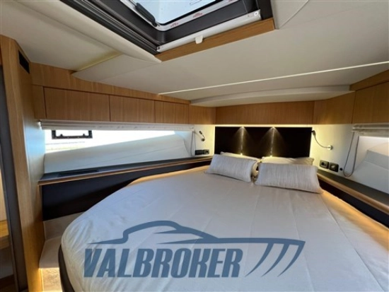 Galeon 680 FLY d’occasion à vendre