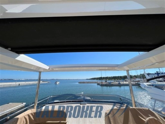 Galeon 680 FLY d’occasion à vendre