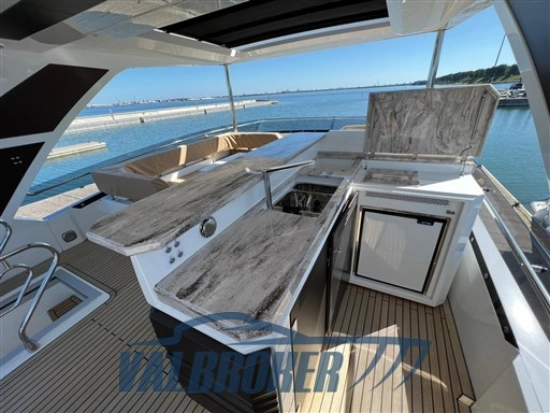 Galeon 680 FLY d’occasion à vendre