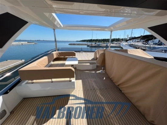 Galeon 680 FLY d’occasion à vendre