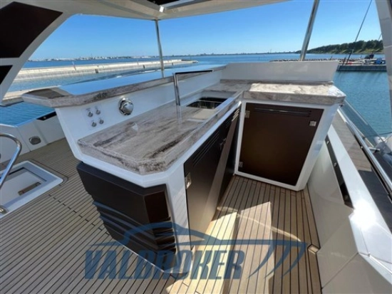 Galeon 680 FLY d’occasion à vendre