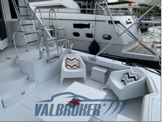 Hatteras Yachts 70 Convertible d’occasion à vendre