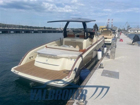 Invictus Yacht GT320 neuf à vendre