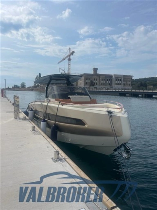 Invictus Yacht GT320 neuf à vendre