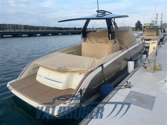 Invictus Yacht GT320 neuf à vendre