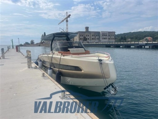 Invictus Yacht GT320 d’occasion à vendre