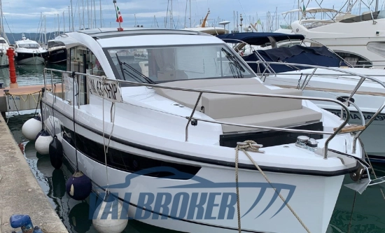 Sealine C335V preowned for sale