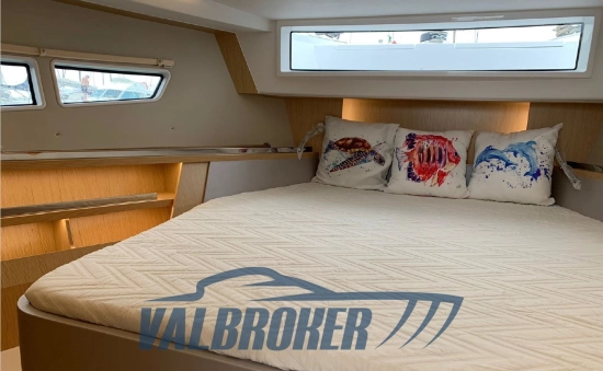 Sealine C335V preowned for sale