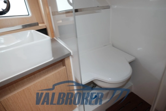 Sealine C335V preowned for sale