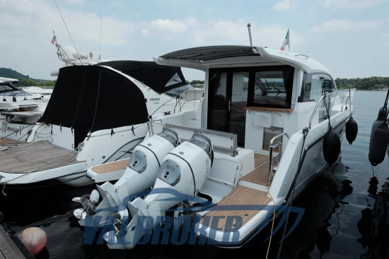 Sealine C335V preowned for sale