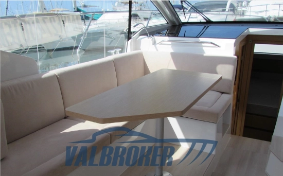 Sealine C335V preowned for sale