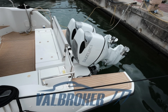 Sealine C335V preowned for sale