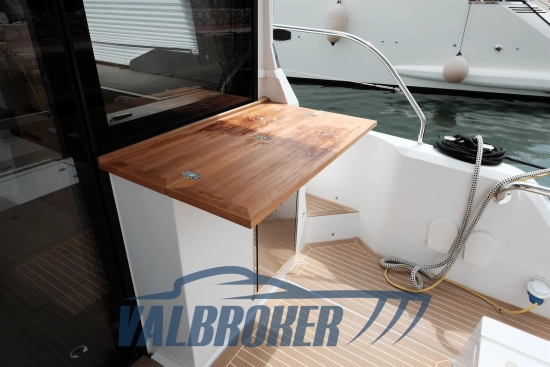 Sealine C335V preowned for sale