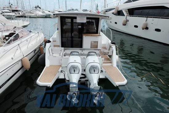 Sealine C335V preowned for sale