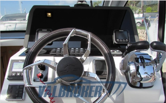 Sealine C335V preowned for sale